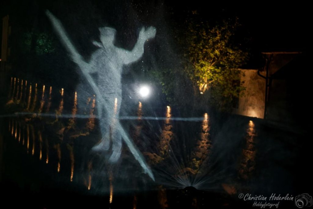 Der Flößer auf dem Wasserschild, KRONACH leuchtet 2017, Foto: Christian Hoderlein